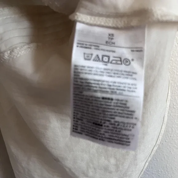 Banana Republic Blouse Womens XS White Sleeveless Henley Tiered Ruffle Tunic Top - Picture 3 of 4